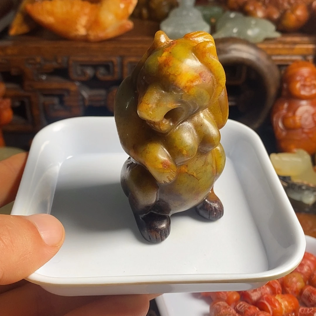 未镶嵌岫岩老玉（透闪石质玉）挂件