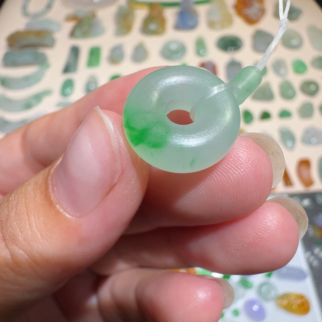 未镶嵌定制翡翠冰种飘金丝阳绿甜甜圈