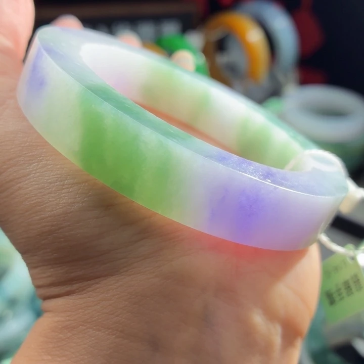 定制翡翠未镶嵌翡翠手镯