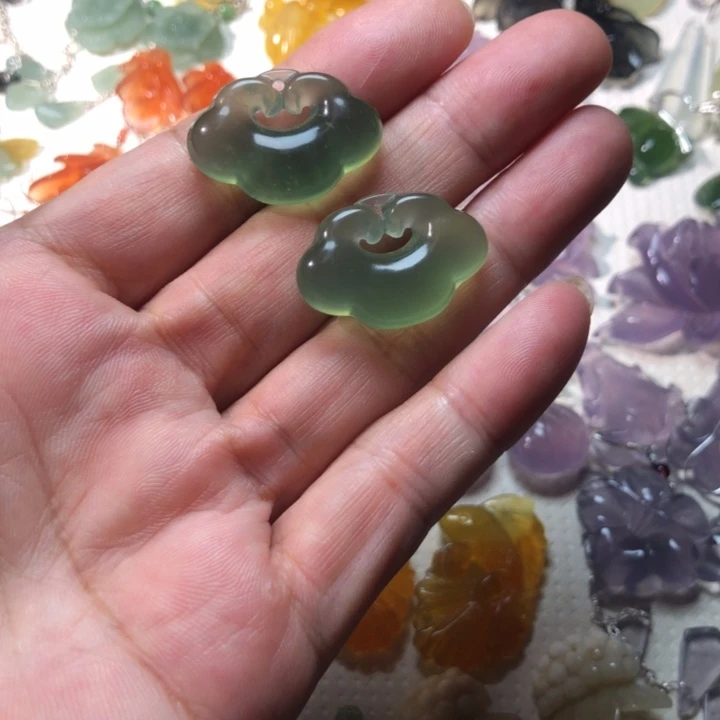 蛇纹石玉未镶嵌耳坠