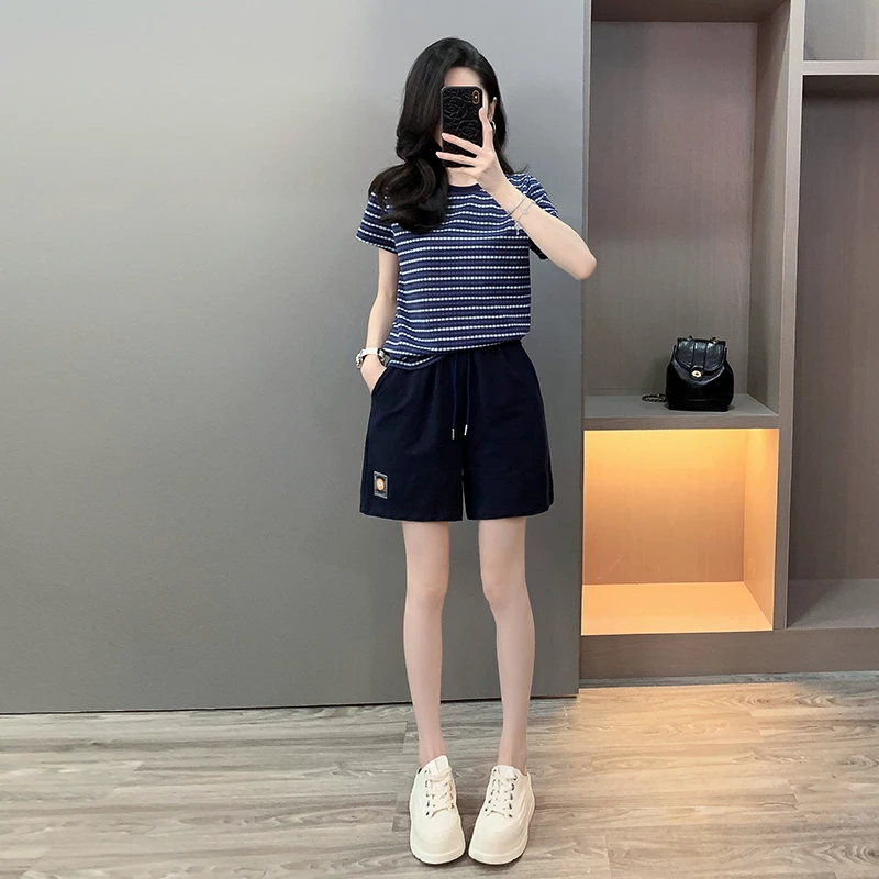 网红洋气减龄时尚套装女夏季气质显瘦条纹短袖短裤休闲运动两件套