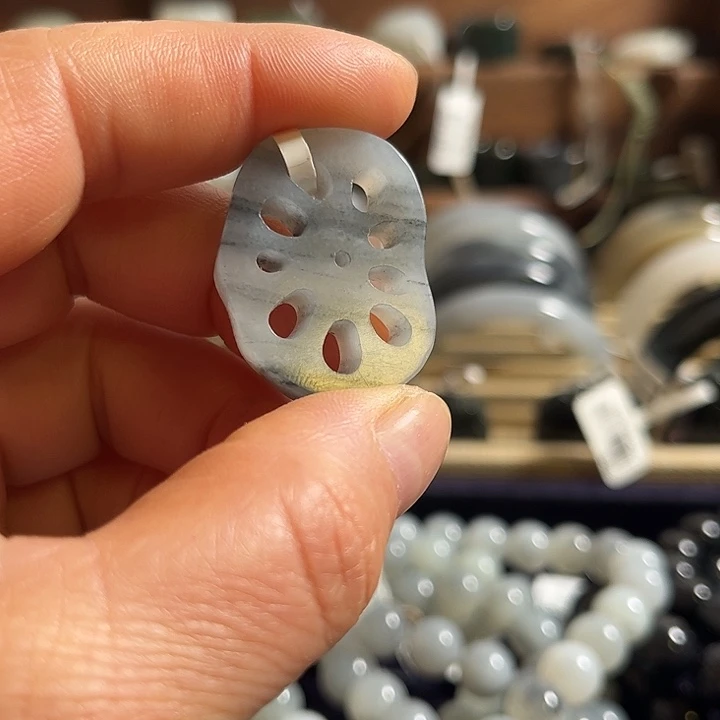 和田玉未镶嵌颈饰新疆和田玉青花籽藕片挂饰