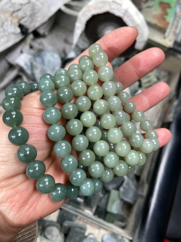 新疆和田玉手串且末料10毫米手串油滋滋密度高 多样性 拍一发一件