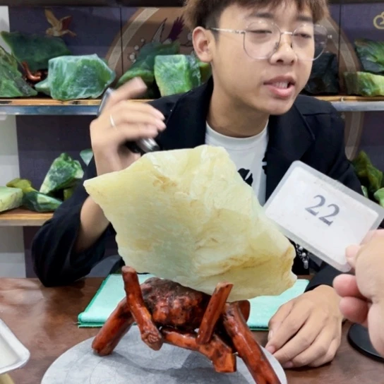 未镶嵌蛇纹石玉原石