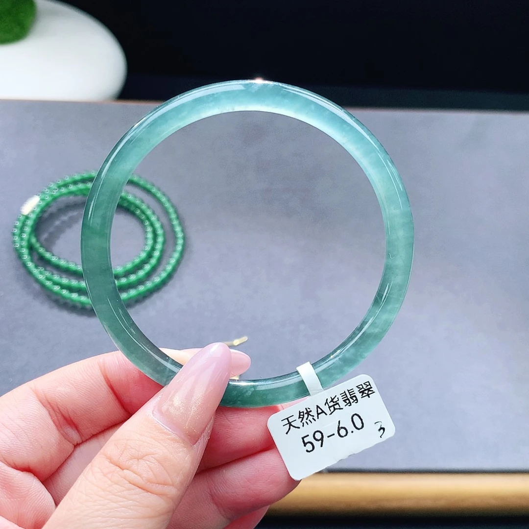 未镶嵌手镯（圆镯）翡翠