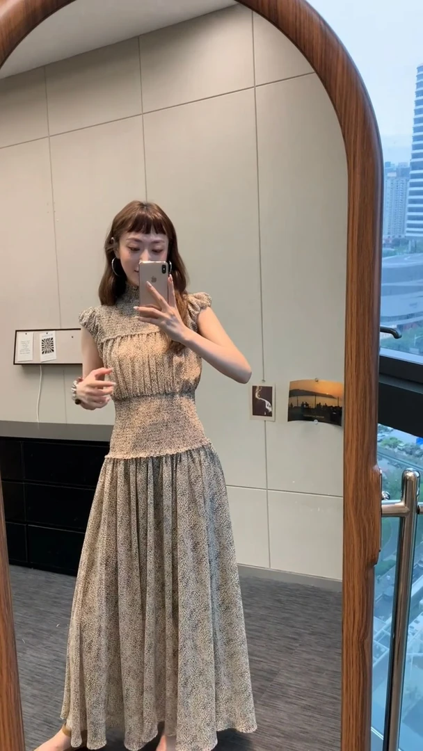 复古碎花小飞袖连衣裙2025夏季新款海边度假独特漂亮收腰气质长裙