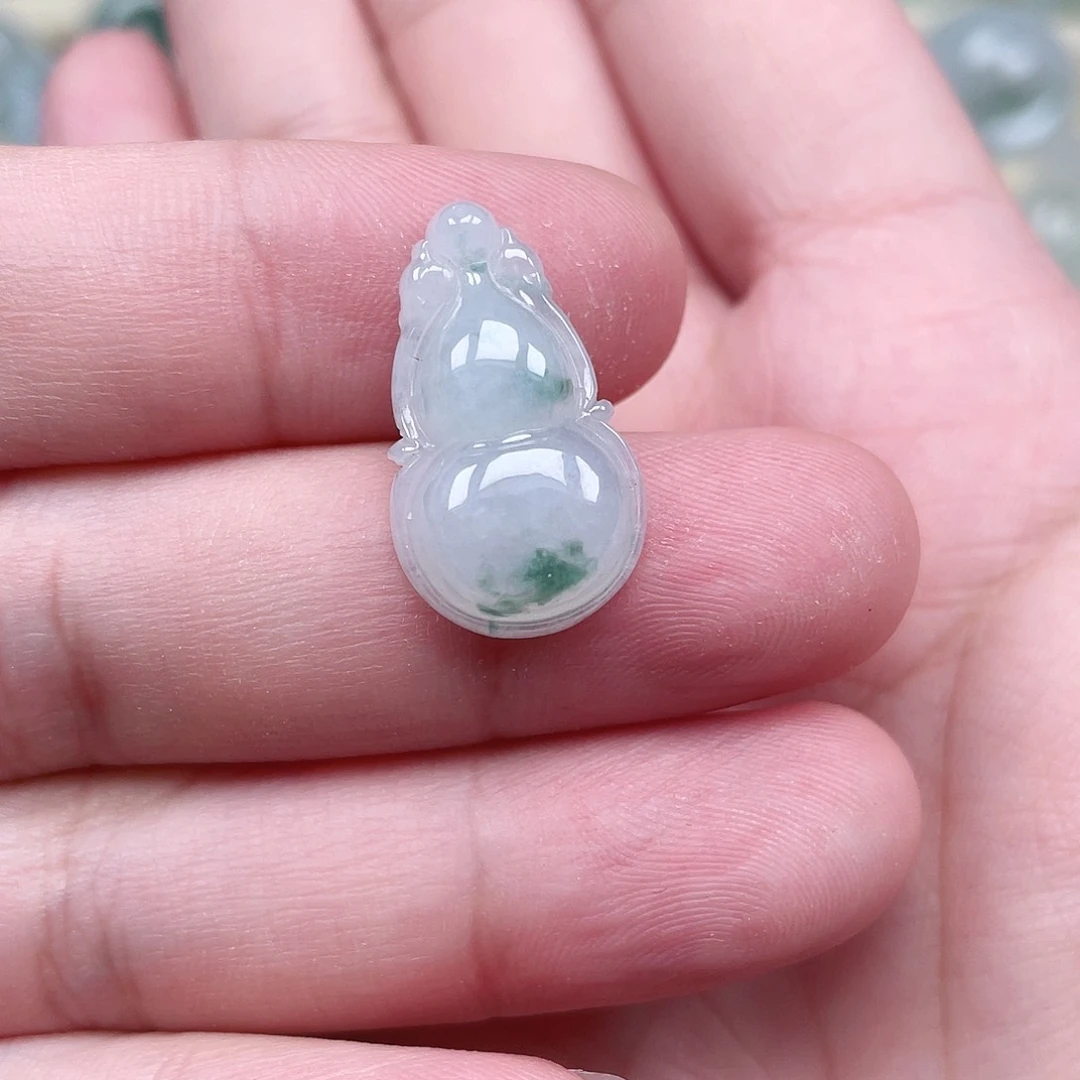 翡翠未镶嵌颈饰葫芦