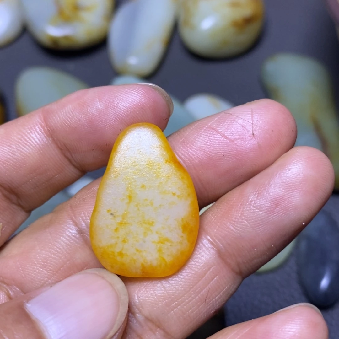 和田玉（糖玉）未镶嵌挂件