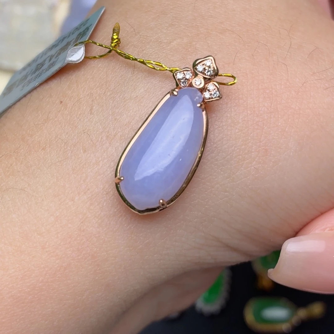 翡翠18K金镶嵌颈饰