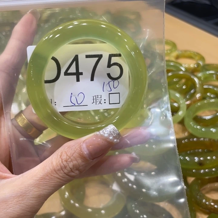 未镶嵌蛇纹石玉手镯圣*荷