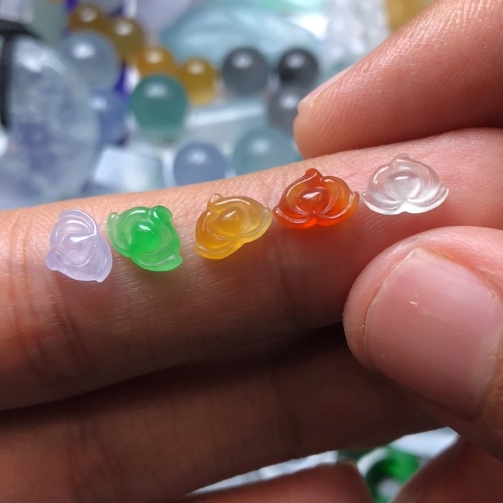 定制翡翠未镶嵌挂件