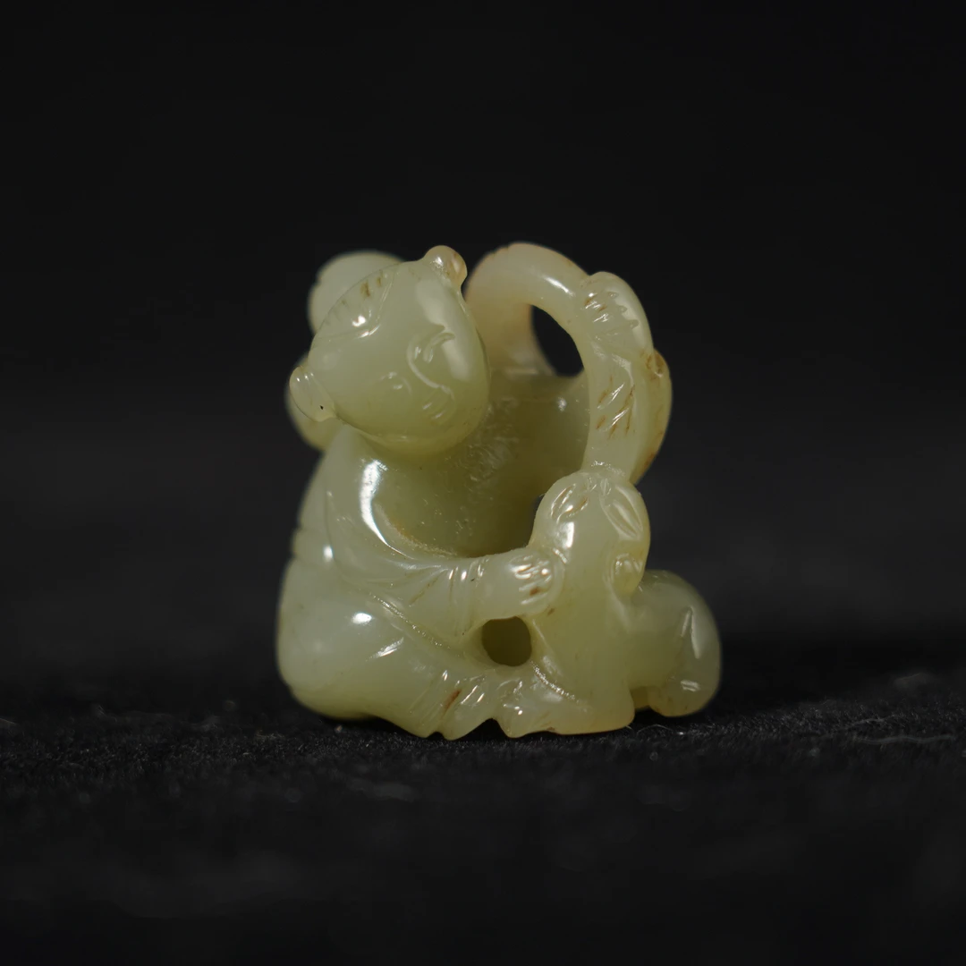 6TBF23-3   清    和田玉童子戏瑞兽