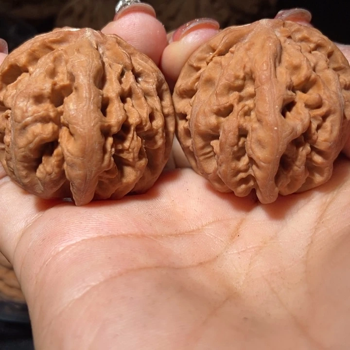 文玩核桃把件东北楸子小雪150