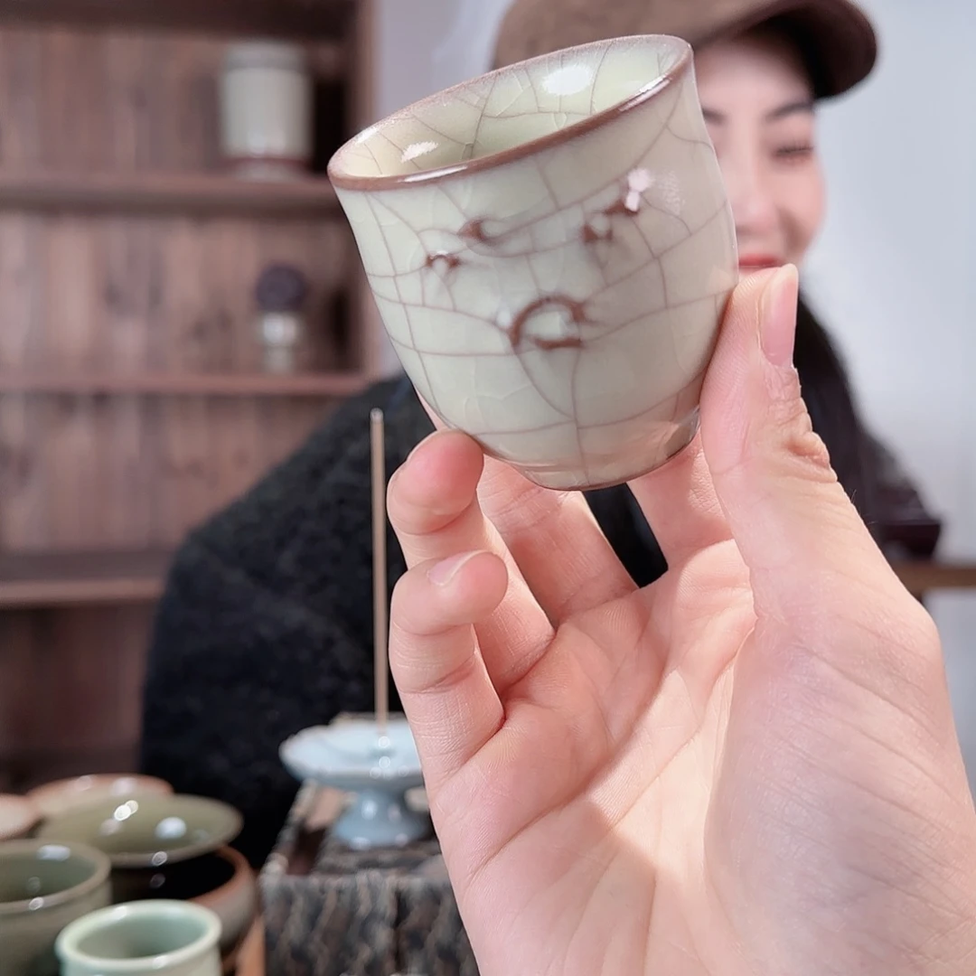 摆件瓷闻香杯太湖石