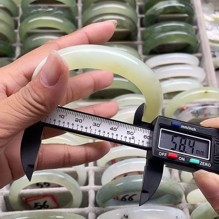 未镶嵌蛇纹石玉手镯49