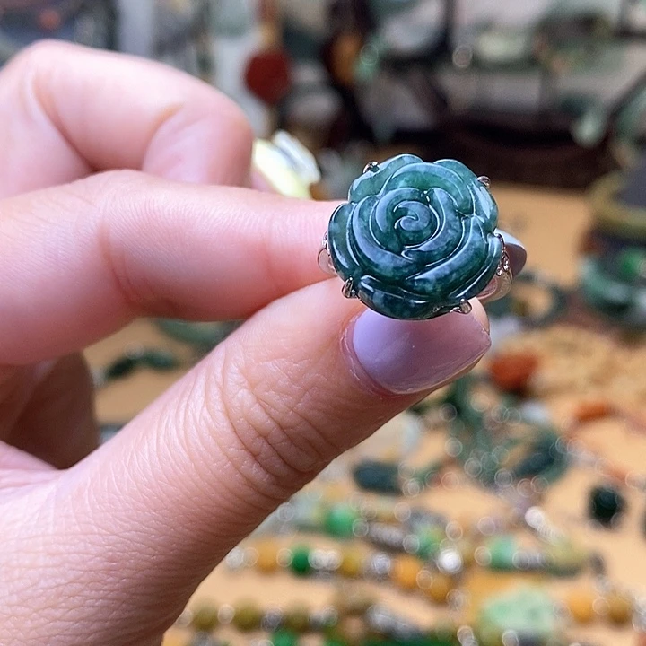 翡翠未镶嵌颈饰花