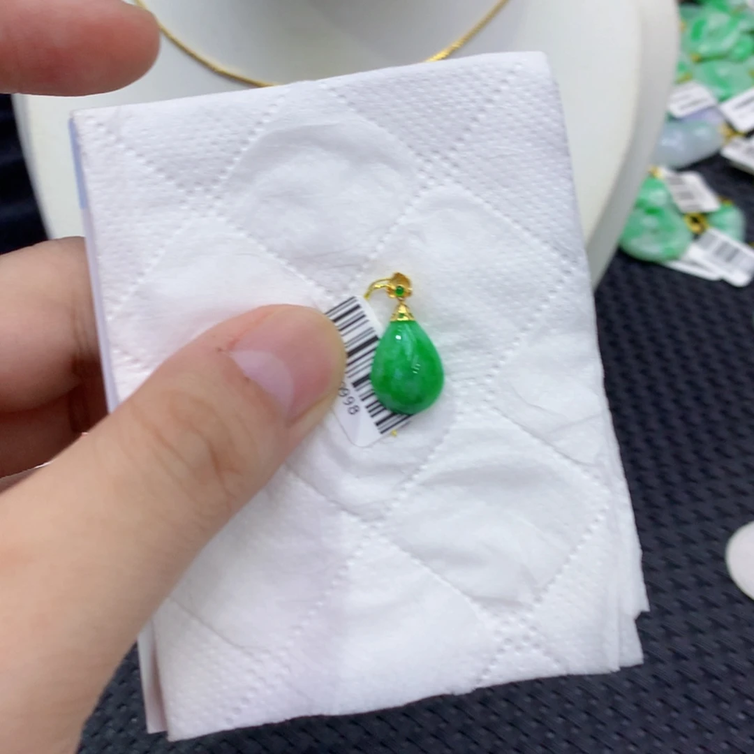 翡翠18K金镶嵌颈饰翡翠