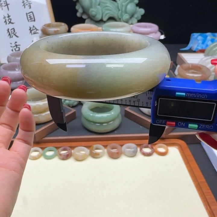 石英岩玉未镶嵌手镯不退不换