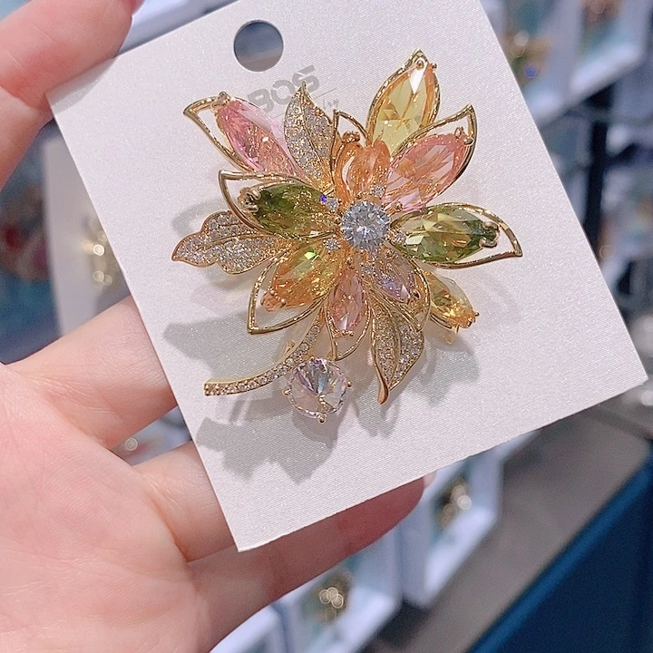 锆石铜合金彩色花朵胸针