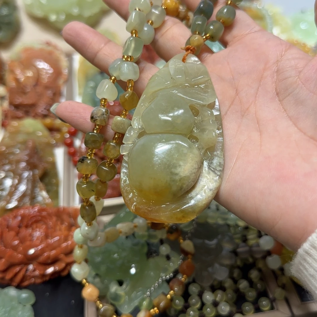 未镶嵌蛇纹石玉吊坠