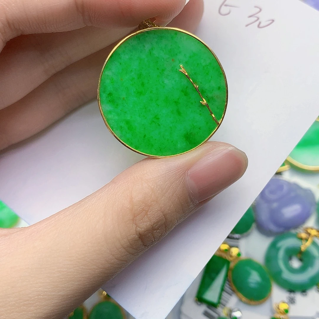 翡翠18K金镶嵌颈饰0000000000