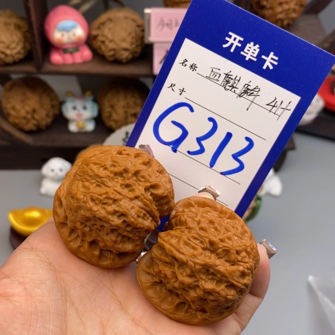 文玩核桃吊坠有*血麒麟