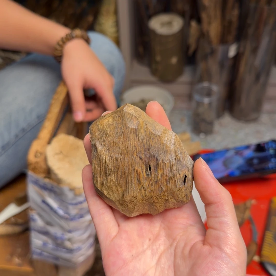 沉香碎屑沉香白棋块料19克