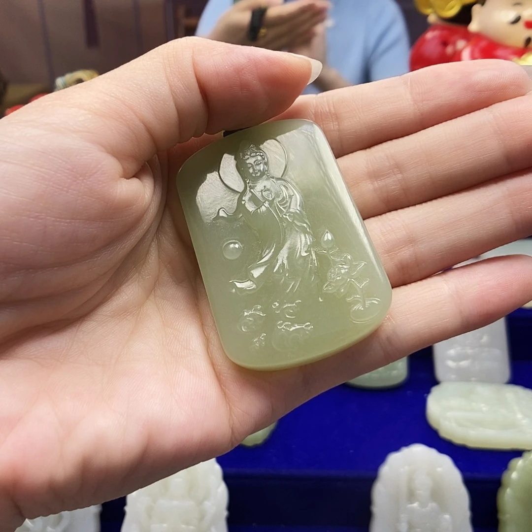 和田玉未镶嵌颈饰观**涛