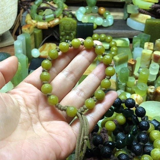 未镶嵌岫玉吊坠一****情