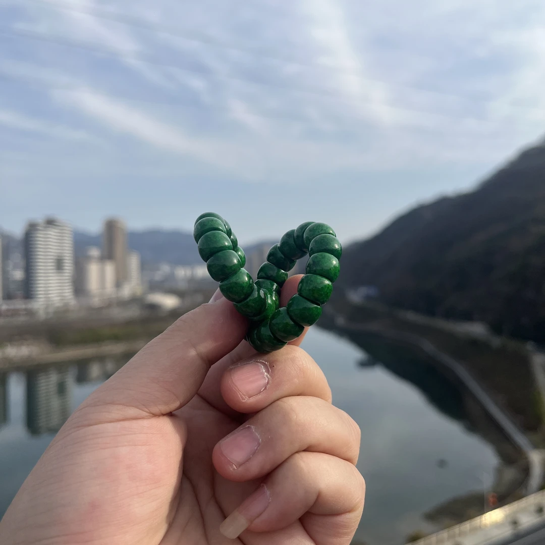 湖北竹山发货卡10帝王绿大肠手串绿色绿色手串