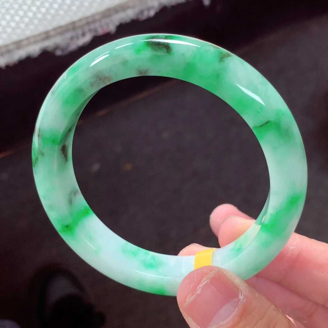 翡翠手镯未镶嵌缅甸