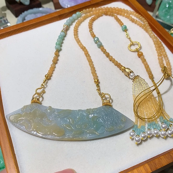 翡翠未镶嵌颈饰翡翠吊坠