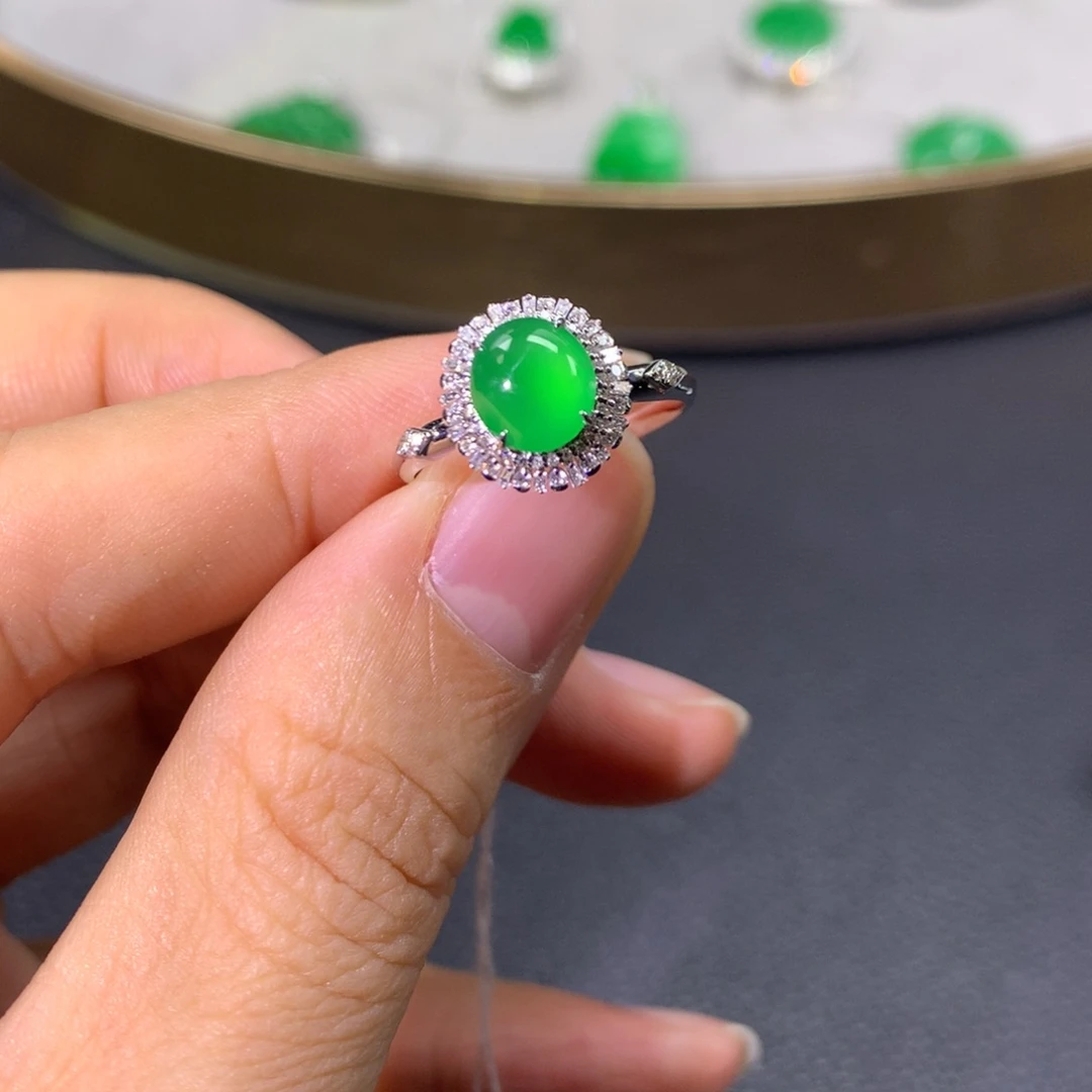 翡翠戒指18K金镶嵌翡翠