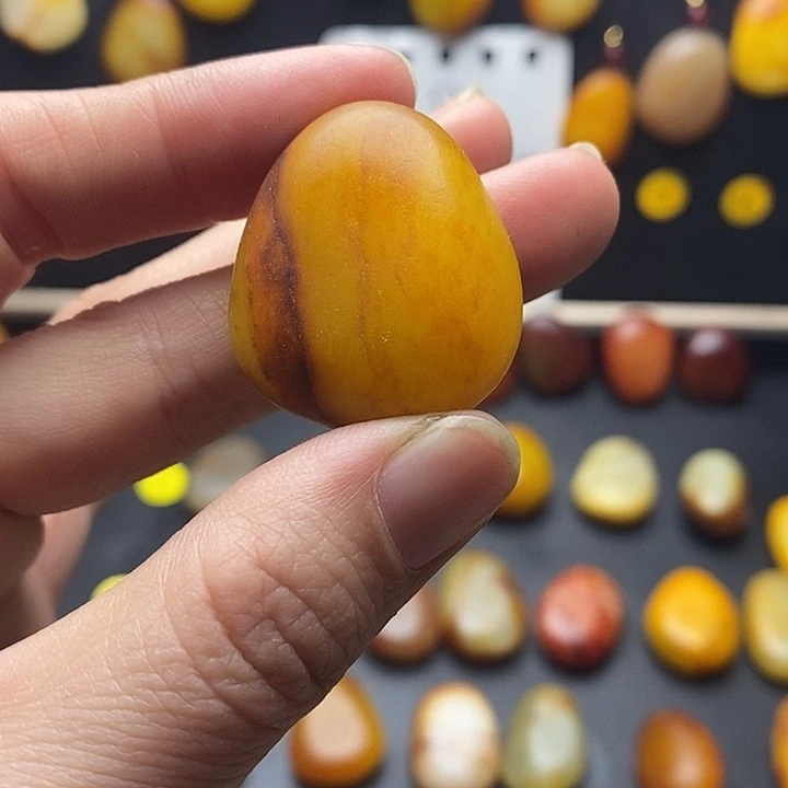 雷***️和田玉（糖玉）未镶嵌珠宝半成品