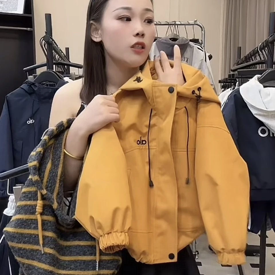 女童外套春秋新款洋气儿童休闲冲锋衣连帽秋季上衣发货男童