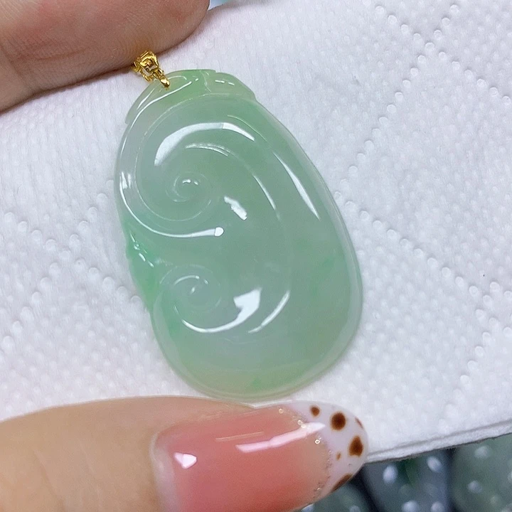 翡翠18K金镶嵌颈饰挂件
