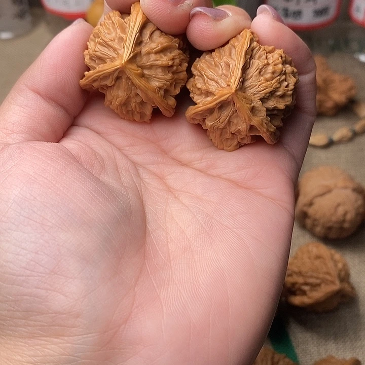 无***生文玩核桃吊坠盘山三棱