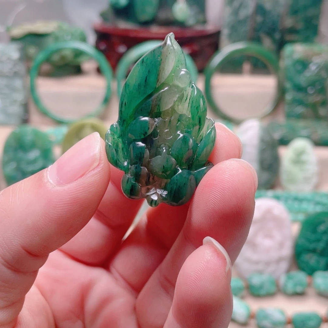 独山玉未镶嵌颈饰