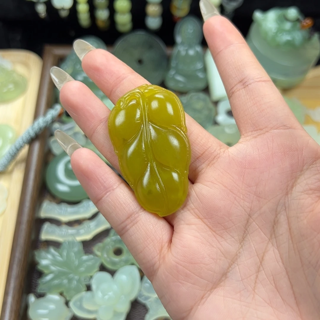 未镶嵌蛇纹石玉颈饰