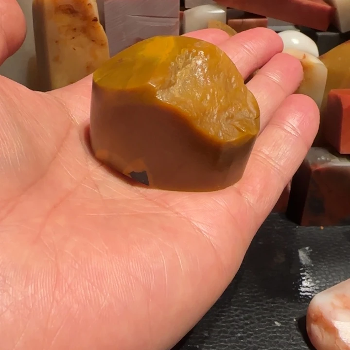 老挝石溪**堂田黄原石，
