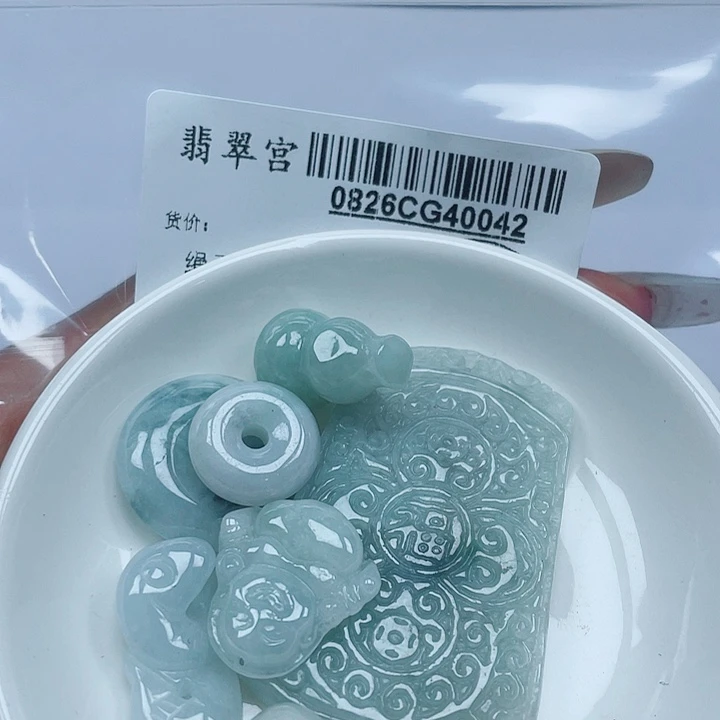吊坠(不含链)未镶嵌翡翠