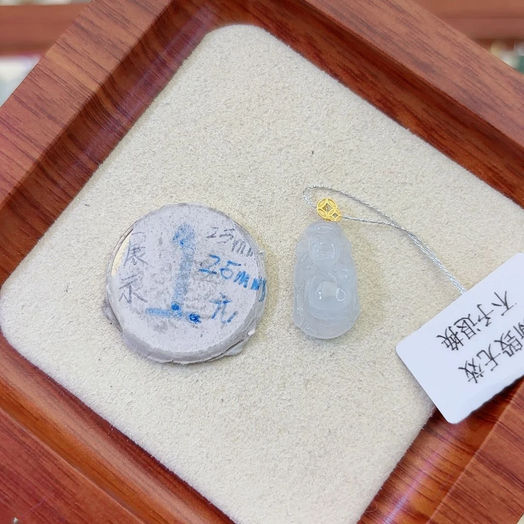 翡翠18K金镶嵌颈饰财神