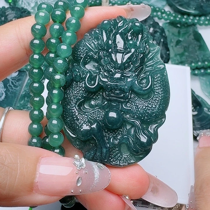 翡翠未镶嵌颈饰天然的A货翡翠多样性发其一