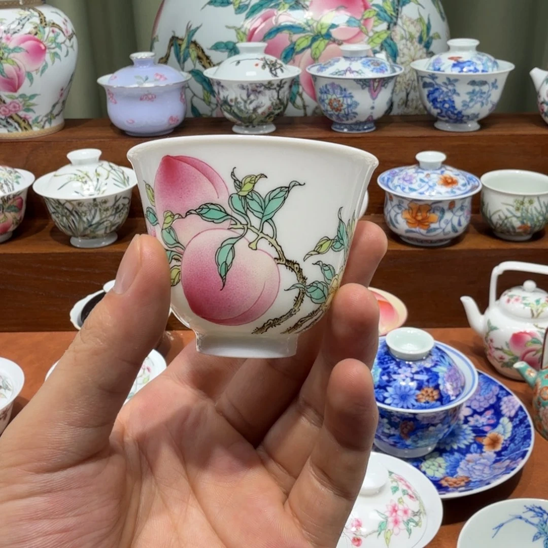 釉上粉彩三桃品茗杯