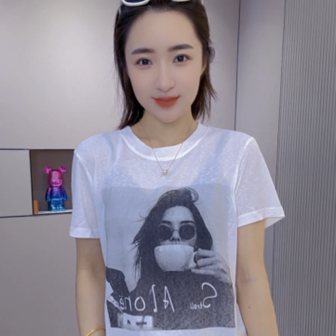 圆领人物印花百搭短袖