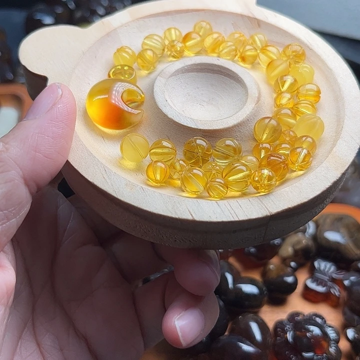 未镶嵌颈饰琥珀蜜蜡
