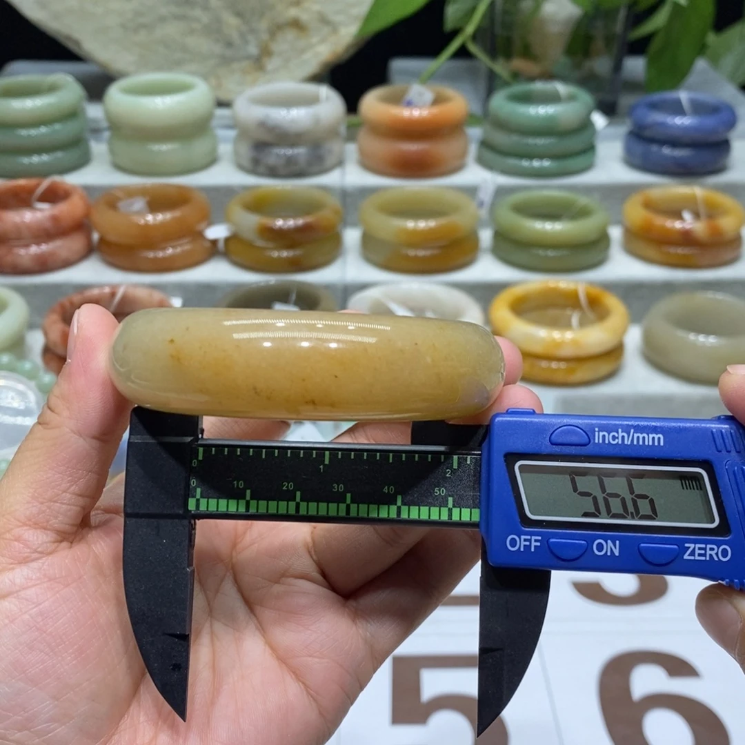 石英岩玉未镶嵌手镯