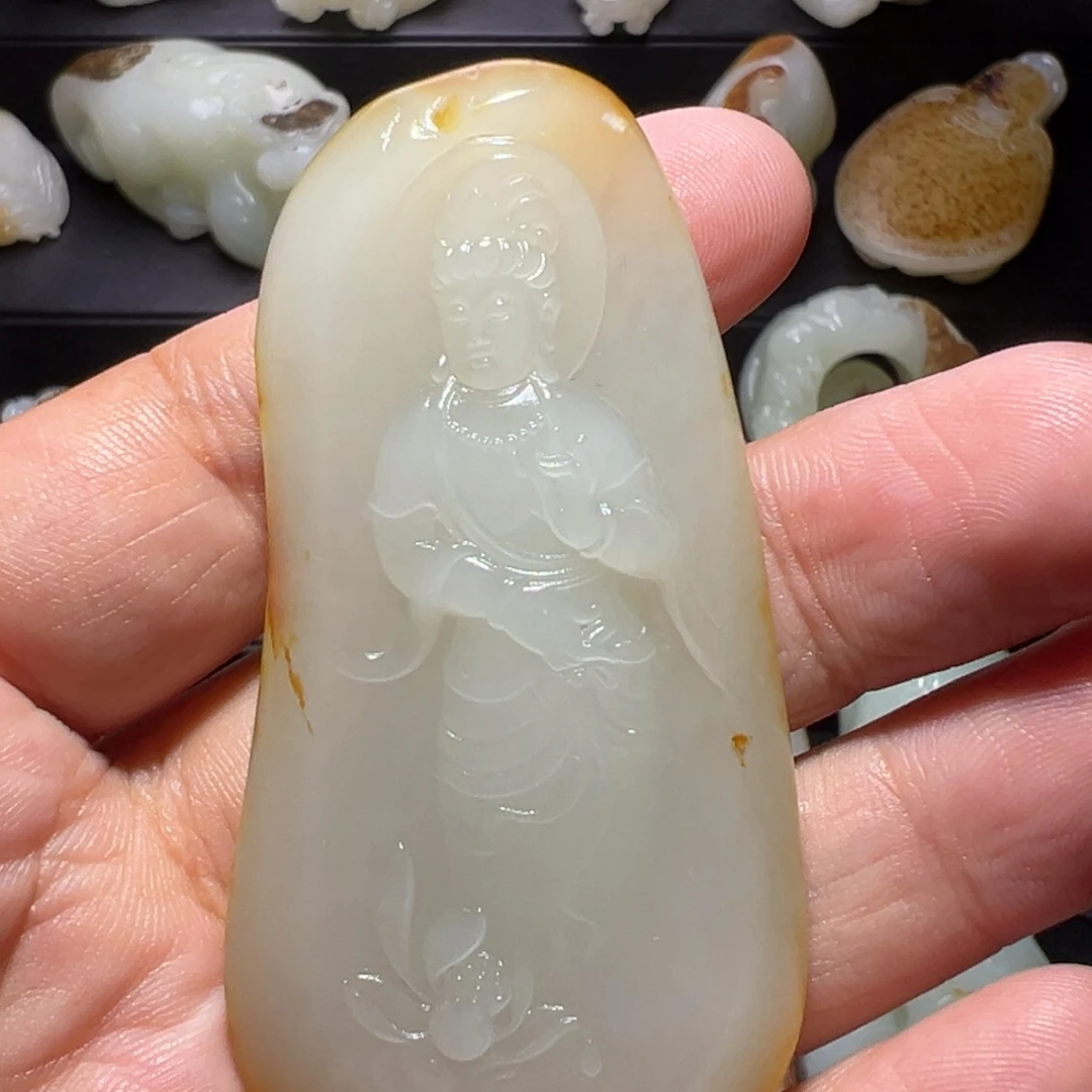 K***A和田玉未镶嵌颈饰