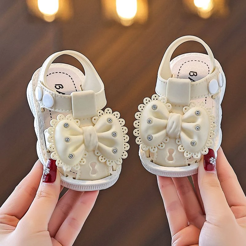 女童凉鞋0至3岁夏季防滑软底外穿包头公主可爱室内防滑沙滩宝宝鞋