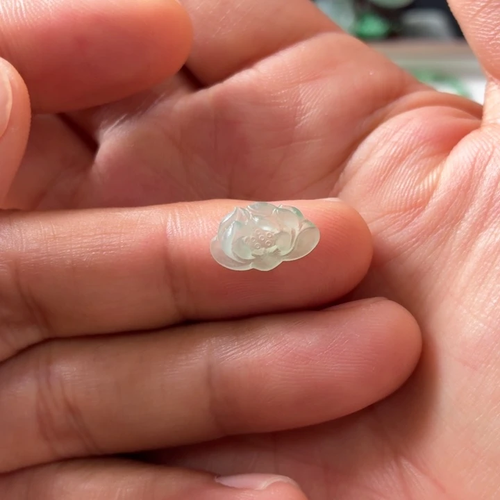 定制翡翠未镶嵌莲花